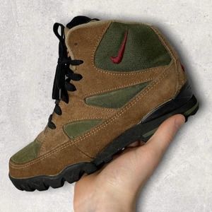 Vintage Nike Air Caldera ACG II Boots Hiking Brown.